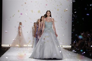 Monique Lhuillier was inspired by the sunrise in delicate beading, pastels for evening gowns | iNFOnews.ca CP29774145