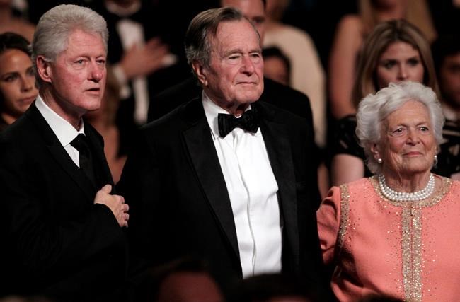 Bill Clinton tweets about visiting Bushes in Houston | iNFOnews.ca