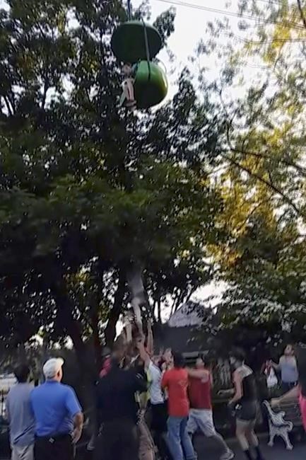 Man catches teen falling from park ride: 'It's OK to let go' | iNFOnews.ca