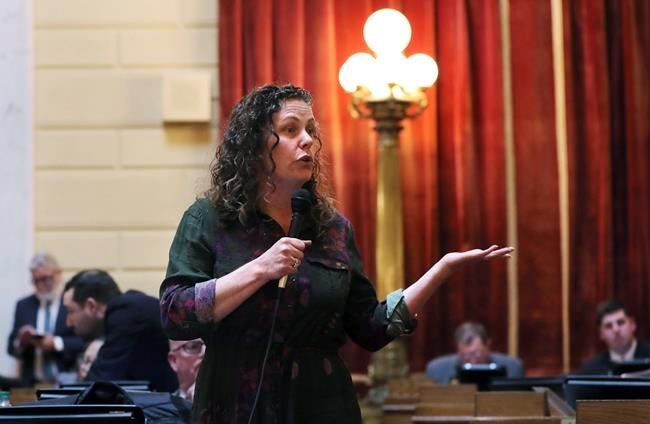 Some lawmakers worry about allowing sports bets on phones | iNFOnews.ca CP1992744726