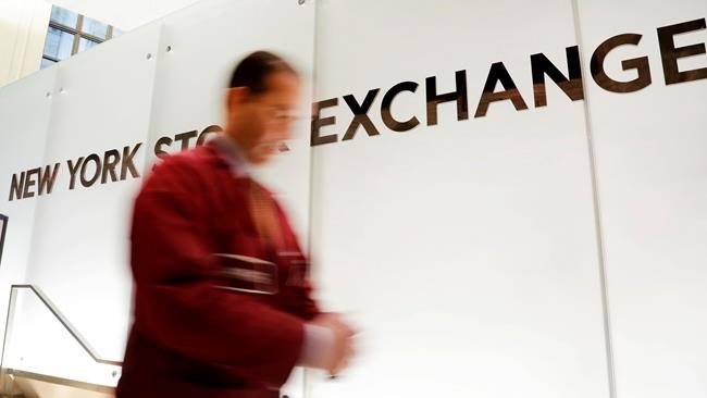 Stocks wobble as Trump's top economic adviser departs | iNFOnews.ca