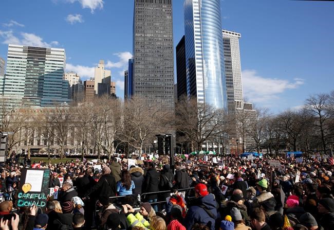 Protest of Trump travel ban builds near Statue of Liberty | iNFOnews.ca Protest of Trump travel ban builds near Statue of Liberty | iNFOnews.ca