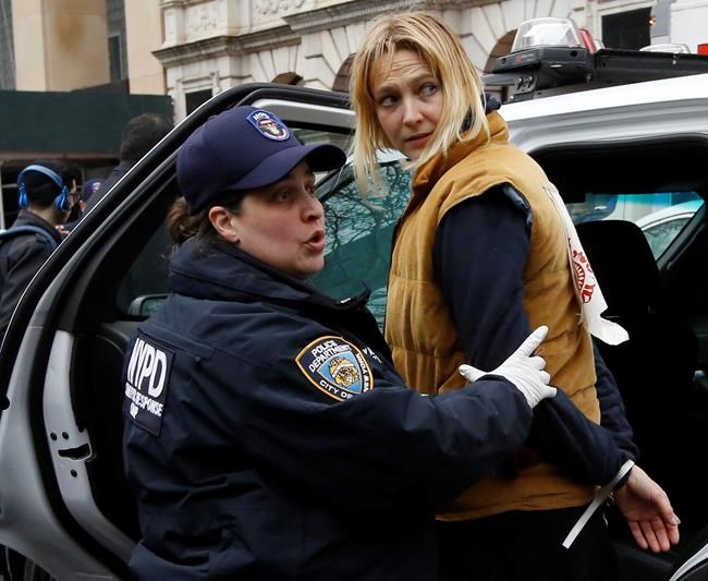 NYC to review police response at immigration protest | iNFOnews.ca