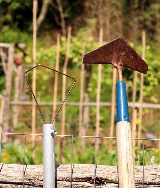 Gardeners, let's praise the hoe | iNFOnews.ca