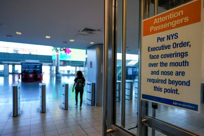 US hits record COVID-19 hospitalizations amid virus surge | iNFOnews.ca CP1993311354