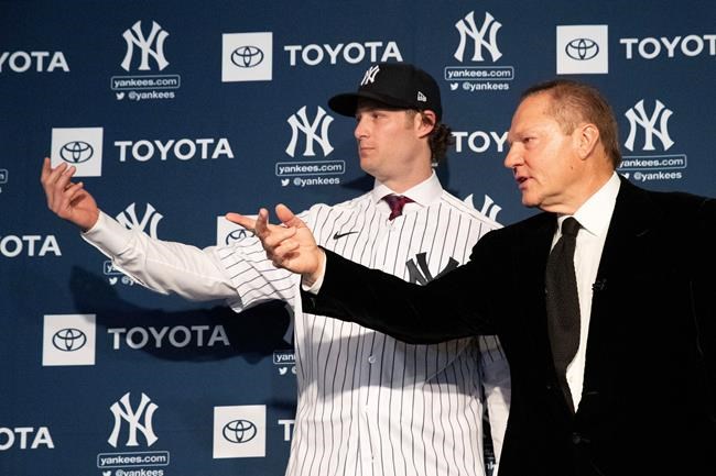 Future sign: Cole arrives with old placard of Yankees fealty | iNFOnews.ca
