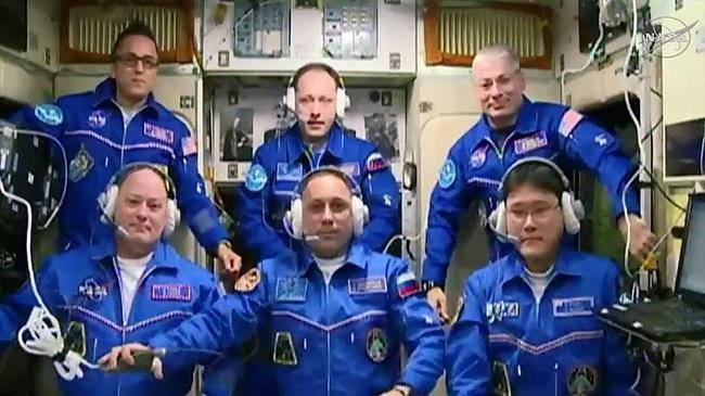 Space station gets 3 new astronauts, making full house again | iNFOnews.ca