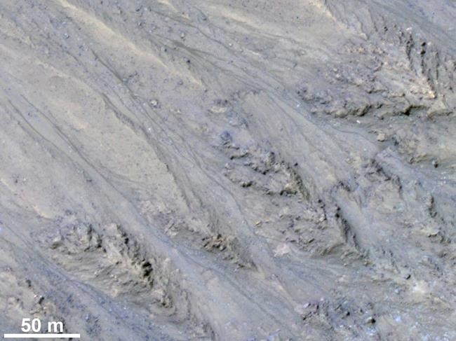 Mars theory gets dusted: Streaks may be sand, not water | iNFOnews.ca