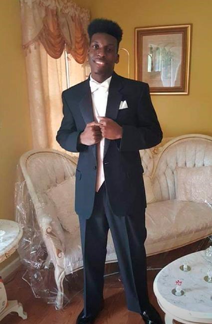 Lawyer: Man charged in mall shooting didn't start the melee | iNFOnews.ca