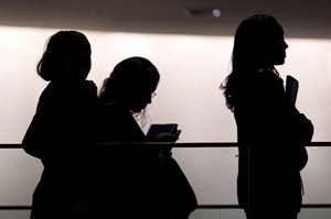 For some young women, experiencing recession can mean forgoing children for life: study | iNFOnews.ca CP30091165