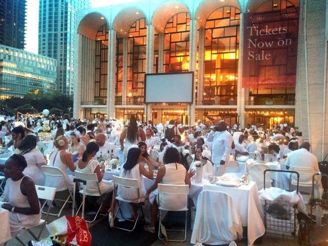 Pop-up New York City dinner draws thousands, all in white | iNFOnews.ca