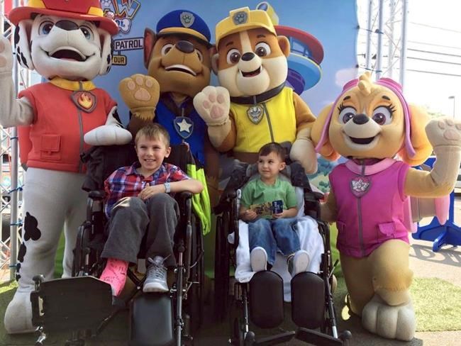 2 boys home recovering after gorge fall that killed parents | iNFOnews.ca