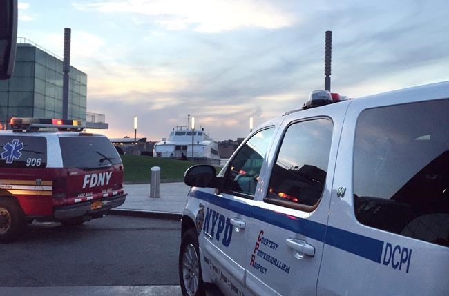 Police: 5 injured when ferry hits kayakers on Hudson River | iNFOnews.ca CP685704442
