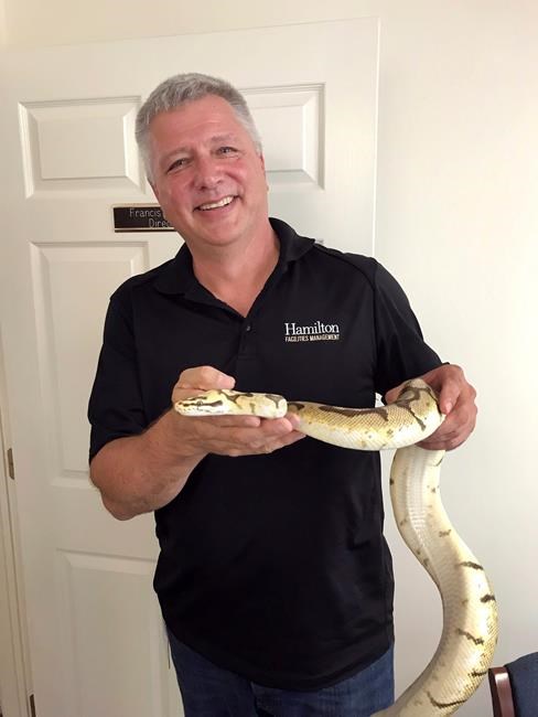 College student finds 5-foot snake in dorm room | iNFOnews.ca College student finds 5-foot snake in dorm room | iNFOnews.ca
