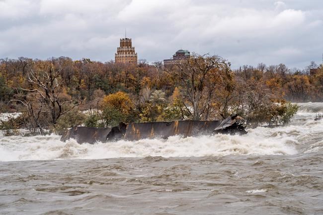Storm briefly frees historic barge stuck above Niagara Falls | iNFOnews.ca Storm briefly frees historic barge stuck above Niagara Falls | iNFOnews.ca