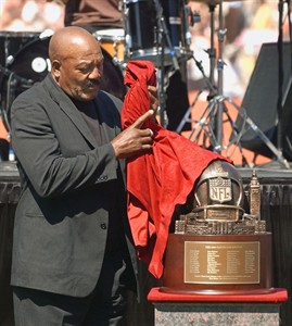 Hall of Famer Jim Brown sues in New York over 1964 title ring; auction underway | iNFOnews.ca