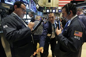 US stock indexes edge higher in midday trade, a day after a sell-off; euro continues to slide | iNFOnews.ca CP32241938