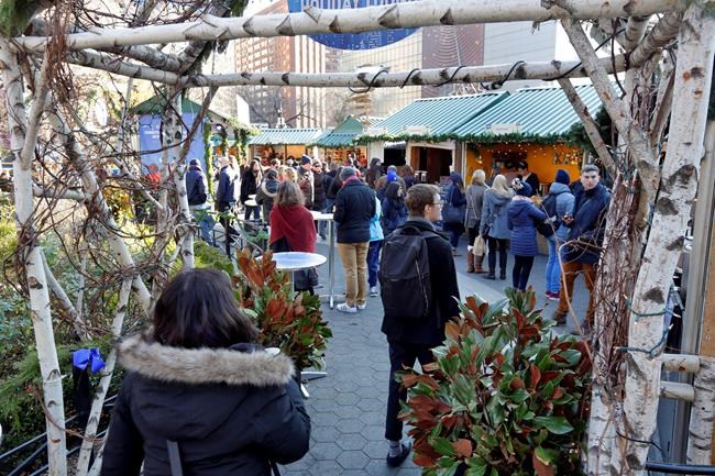 Open-air markets a holiday marathon for artists, retailers | iNFOnews.ca