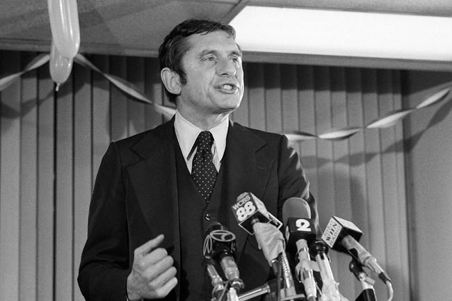 Barry Farber dies; conservative radio host ran for NYC mayor | iNFOnews.ca Barry Farber dies; conservative radio host ran for NYC mayor | iNFOnews.ca