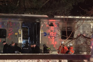 Commuter train smashes into SUV on tracks at suburban New York crossing, killing 7 people | iNFOnews.ca CP31753609