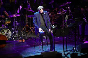 James Taylor, Paul Simon perform at cancer benefit for late jazz saxophonist Michael Brecker | iNFOnews.ca CP31560617