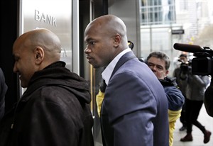 Person familiar with situation says Adrian Peterson didn't testify at his appeal hearing | iNFOnews.ca CP30947921