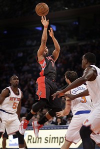 Lowry has 21 points, 11 assists, leads Raptors to 95-90 overtime victory over Knicks | iNFOnews.ca