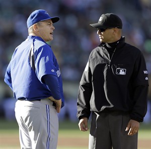 Blue Jays awarded run after challenging play to have own runner called out | iNFOnews.ca CP29010691