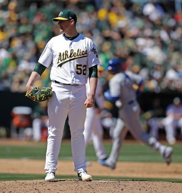 Blue Jays lose Shoemaker to knee injury, beat Athletics 10-1 | iNFOnews.ca