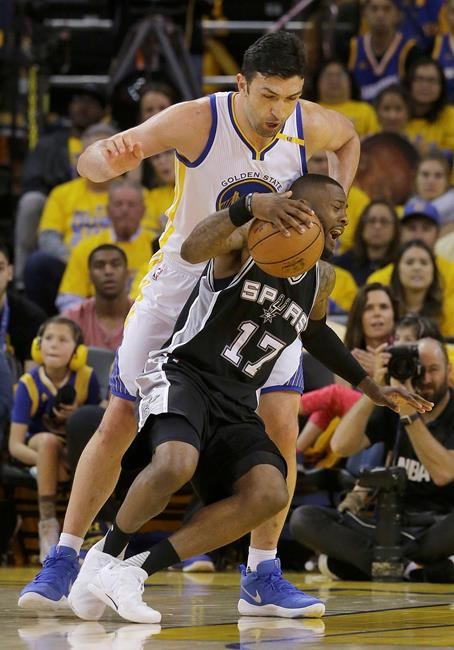 Warriors rally for 113-111 win after Spurs lose Leonard | iNFOnews.ca Warriors rally for 113-111 win after Spurs lose Leonard | iNFOnews.ca