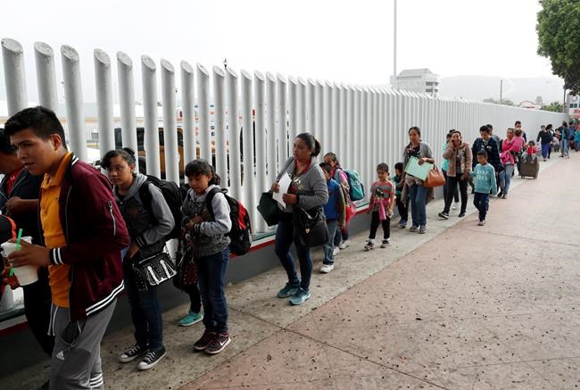 Judge tells US officials, ACLU to come up with asylum plan | iNFOnews.ca