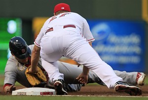 Rolen's bases-loaded single sends Reds to 4-2 win, sweep of Cardinals | iNFOnews.ca CP19427414