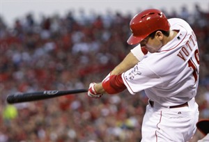Reds 1B Joey Votto has knee surgery, Cincinnati calls up pitcher to take his spot | iNFOnews.ca CP19442845