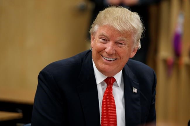 Clinton blasts Trump's comments on military generals, Putin | iNFOnews.ca