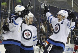 Kane scores 2 power-play goals, Jets beat host Blue Jackets 4-2 | iNFOnews.ca CP30863906