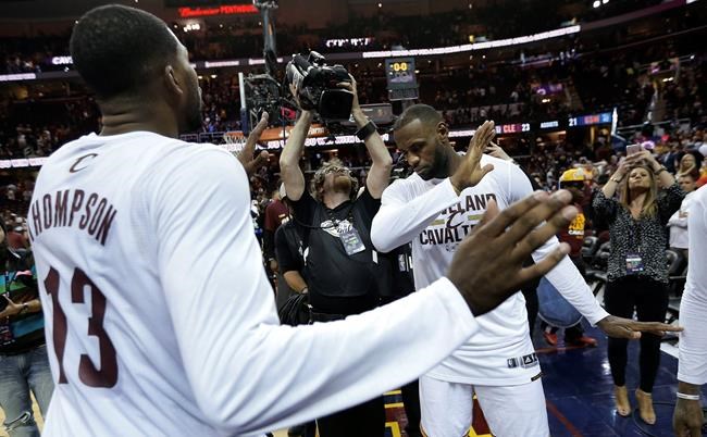 LeBron scores 32, Cavs wallop Warriors 120-90 in Game 3 | iNFOnews.ca