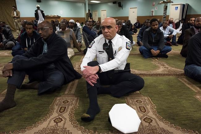 Muslim officer works with immigrants in Ohio capital city | iNFOnews.ca Muslim officer works with immigrants in Ohio capital city | iNFOnews.ca