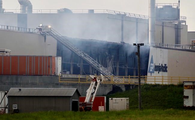 5 workers hurt in fire and explosion at Oklahoma paper mill | iNFOnews.ca