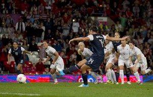 U.S. overcomes Sinclair hat trick, beats Canada 4-3 in Olympic soccer semifinal | iNFOnews.ca CP19688810