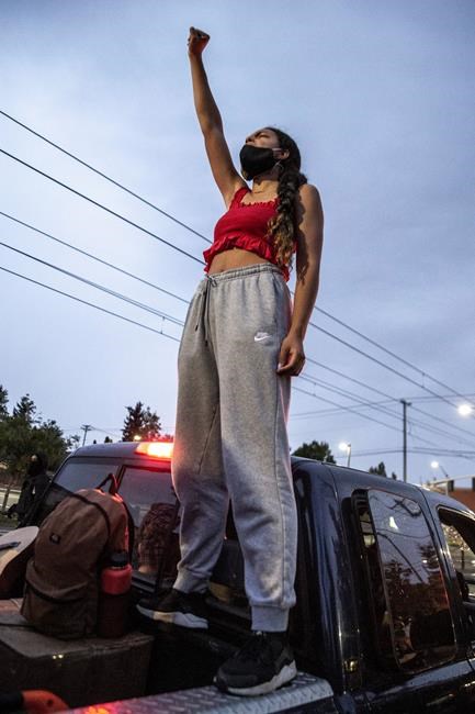 Portland clashes rage again outside US immigration building | iNFOnews.ca