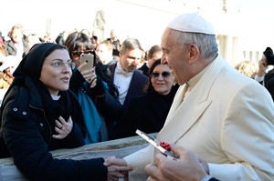 Italy's singing nun gives pope her CD with controversial track 'Like a Virgin' | iNFOnews.ca CP31059185