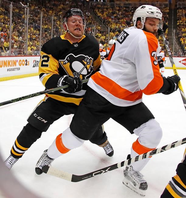 Flyers beat Penguins 5-1 in Game 2 to tie series | iNFOnews.ca