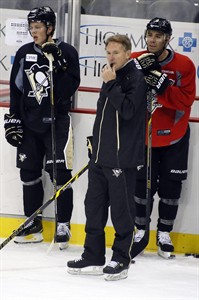 Penguins star Sidney Crosby practices day after being ruled out with minor injury | iNFOnews.ca