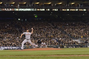 Bumgarner goes distance, Crawford hits grand slam as Giants rout Pirates 8-0 in wild-card game | iNFOnews.ca CP30125624
