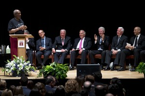 Cosby, sporting sweatpants in sea of dark suits, urges mourners to keep up Lewis Katz's legacy | iNFOnews.ca CP28632447