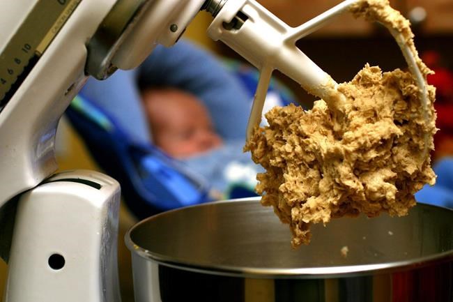FDA warns against eating raw dough amid E. coli fears | iNFOnews.ca
