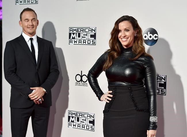 Pregnant Alanis Morissette posts nude underwater photo | iNFOnews.ca Pregnant Alanis Morissette posts nude underwater photo | iNFOnews.ca