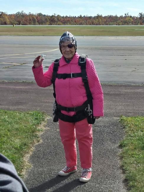 Pennsylvania woman celebrates 94th birthday by skydiving | iNFOnews.ca