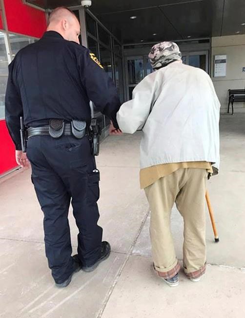 Elderly man calls police for ride to visit wife in hospital | iNFOnews.ca Elderly man calls police for ride to visit wife in hospital | iNFOnews.ca