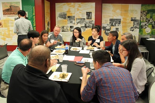 Meal program bridges cultural divisions, 1 plate at a time | iNFOnews.ca
